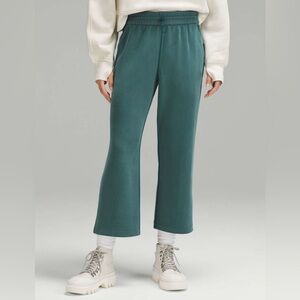 Lululemon Forest Green Softstream cropped sweatpants size 14